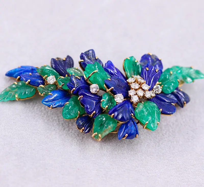 Broche branche lapis-lazulis émeraudes et diamants