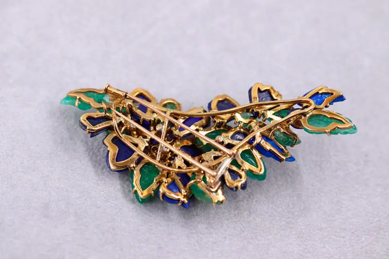 Broche branche lapis-lazulis émeraudes et diamants