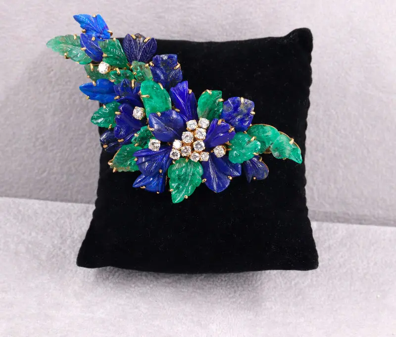 Broche branche lapis-lazulis émeraudes et diamants