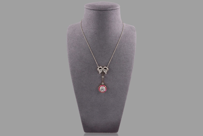 Collier pendentif noeud rubis et diamants