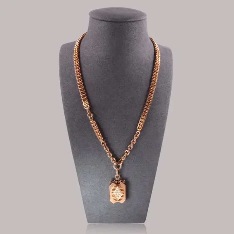 Chaîne de montre et son médaillon ouvrant en or rose