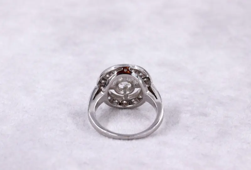 Bague actuelle ronde en diamants