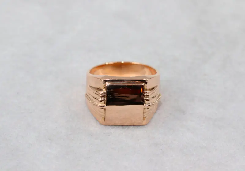 Bague chevalière carrée