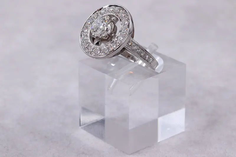 Bague cible diamants