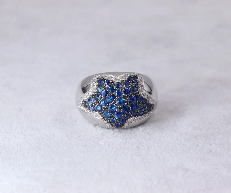 Bague contemporaine étoile saphirs et diamants