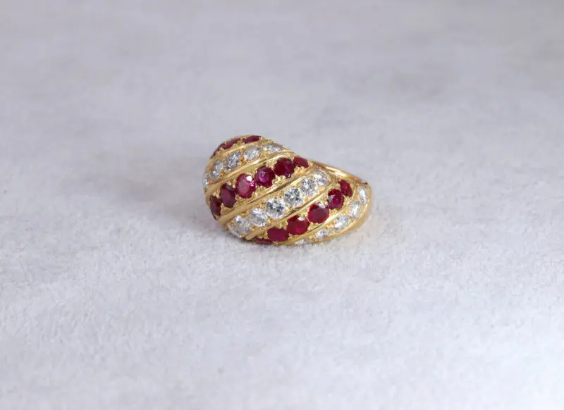 Bague dôme lignes rubis et diamants