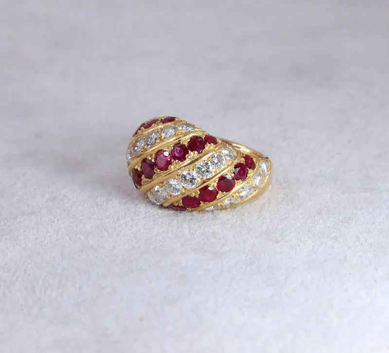 Bague dôme lignes rubis et diamants