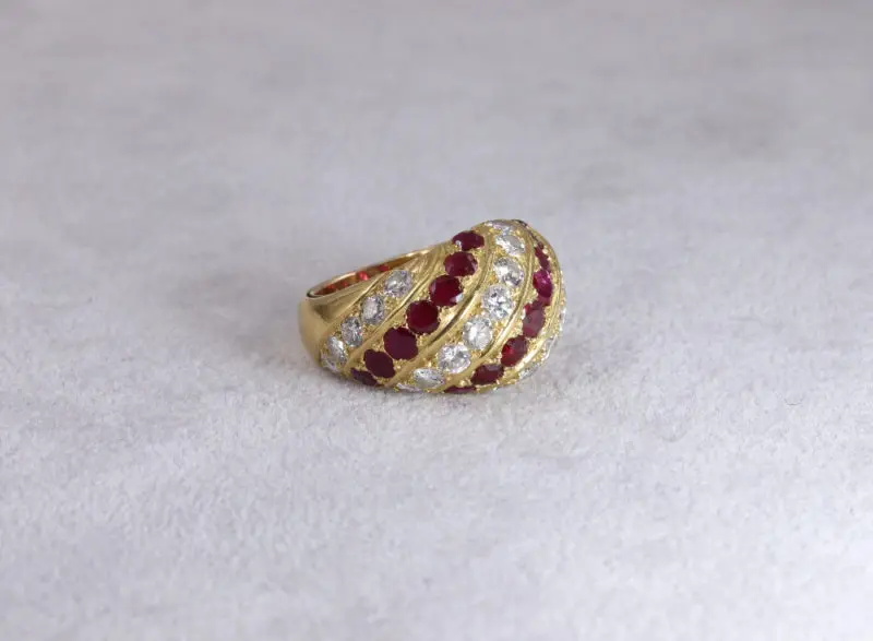 Bague or jaune rubis et diamants