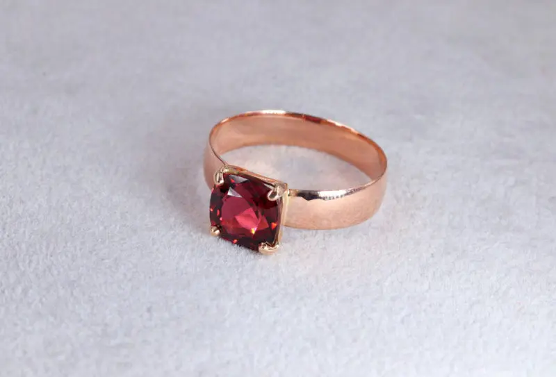 Bague or rose tourmaline