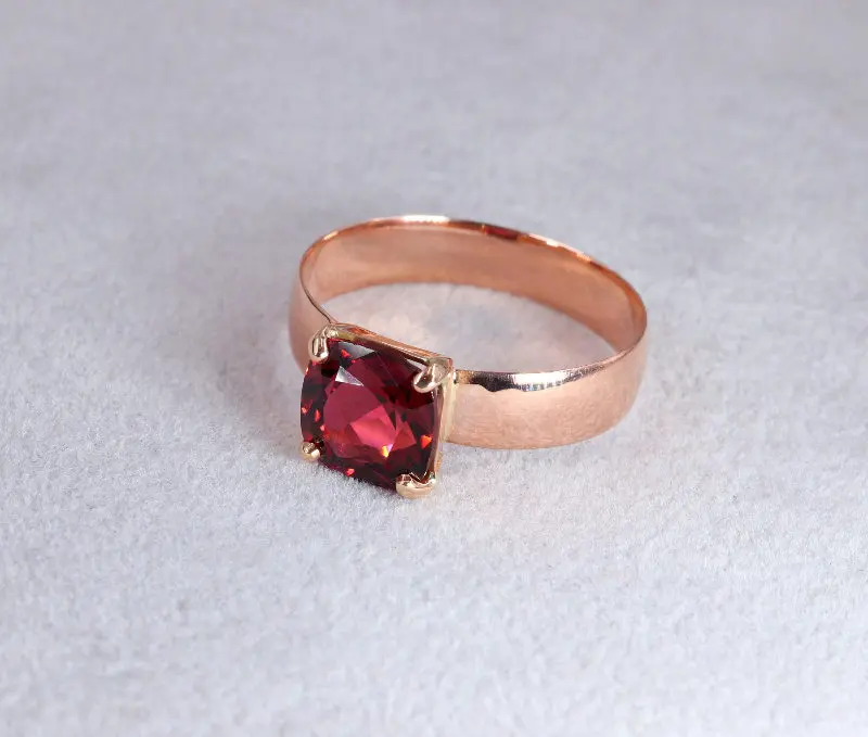 Bague or rose tourmaline