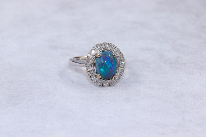 Belle bague opale diamants