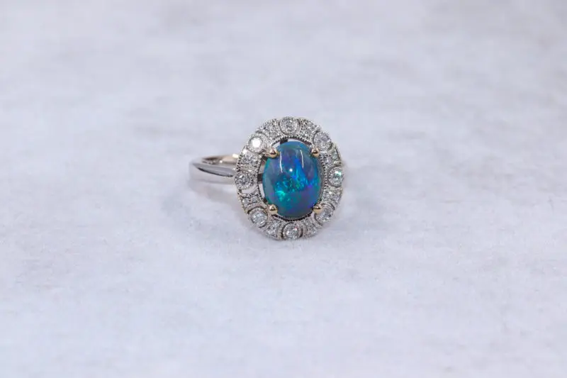 Belle bague opale diamants