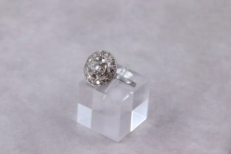 Superbe bague platine diamants années 30