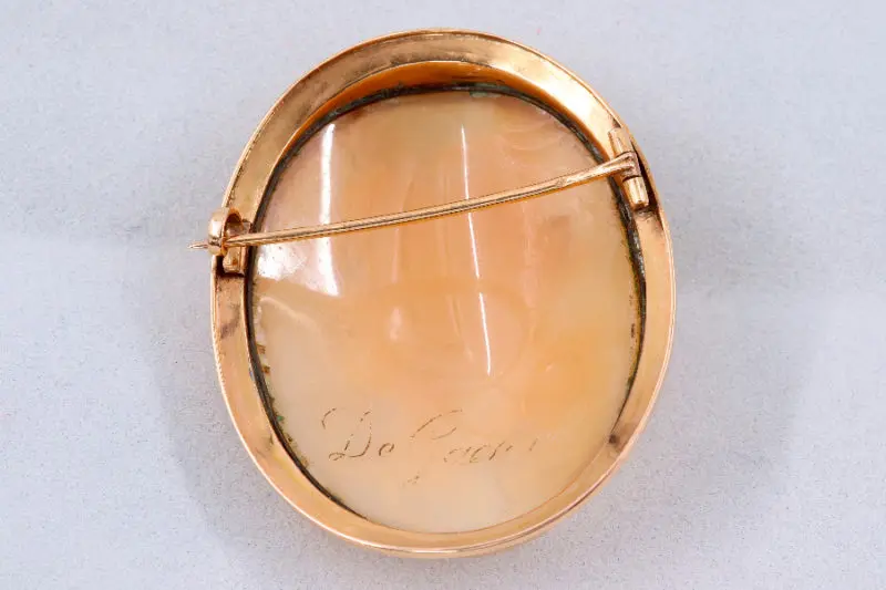Broche camée or Méduse XIXe siècle
