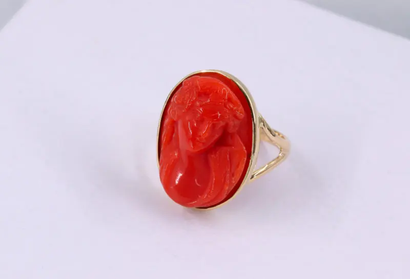 Bague camée corail or