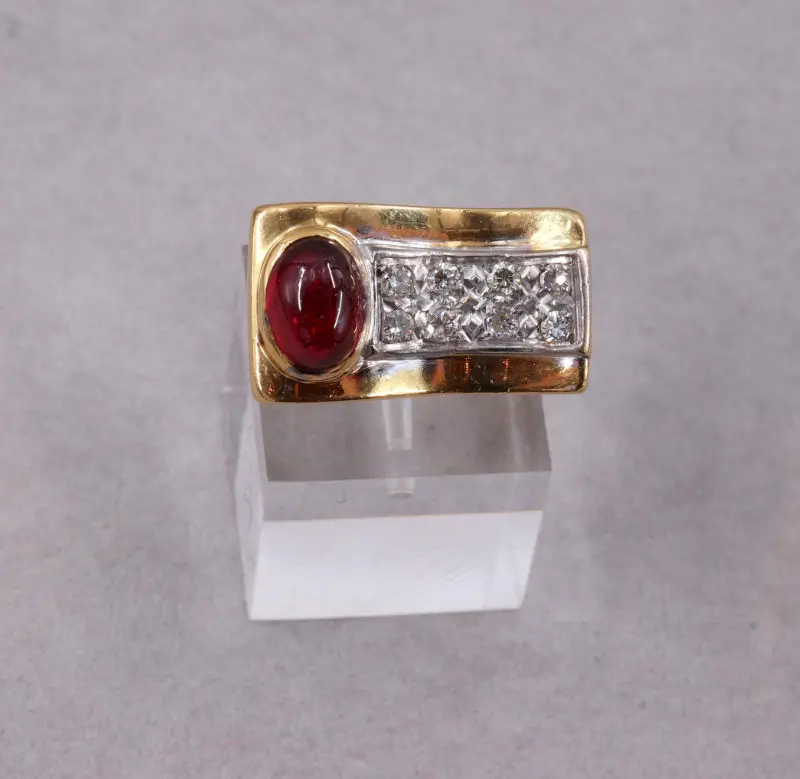 Bague tank grenat et diamants