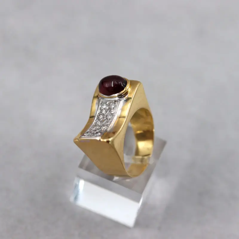 Bague tank grenat et diamants