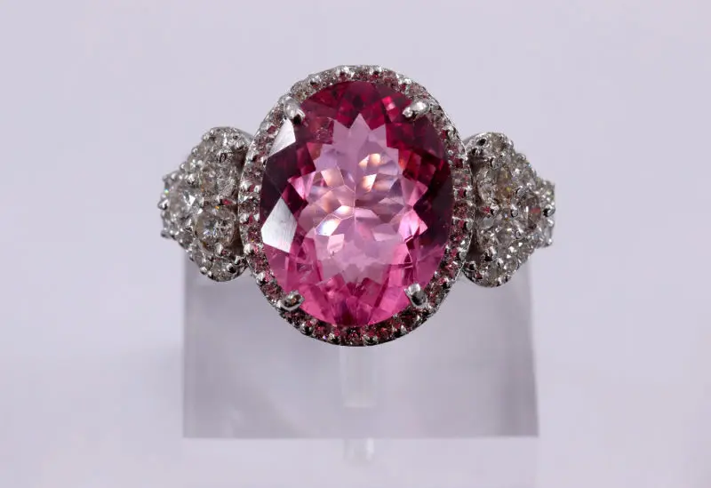 Bague importante tourmaline rose ovale et diamants
