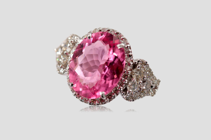 Bague importante tourmaline rose ovale et diamants
