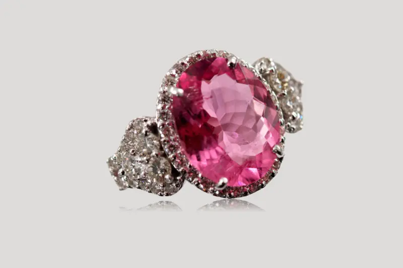 Bague importante tourmaline rose ovale et diamants