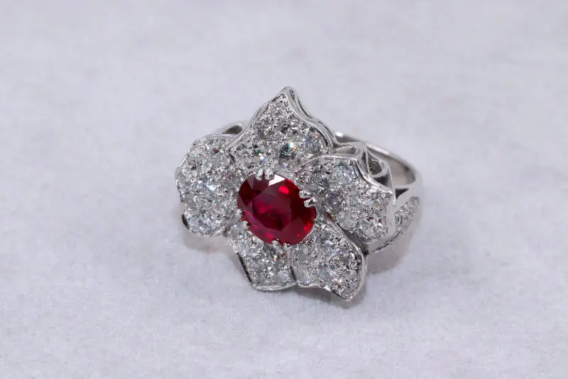 Bague fleur rubis et diamants