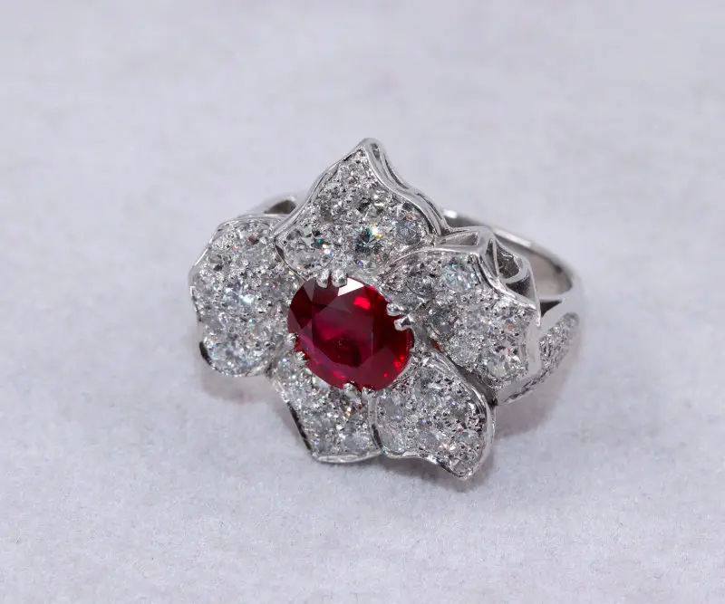 Bague fleur rubis et diamants