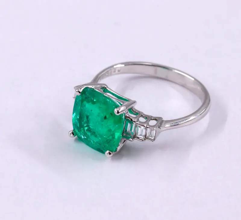 Bague émeraude de Colombie diamants baguettes