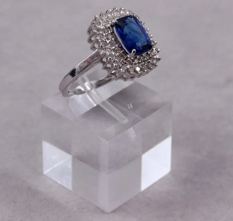 Bague saphir rectangle et diamants