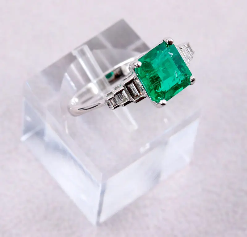 Bague émeraude de Colombie diamants baguette