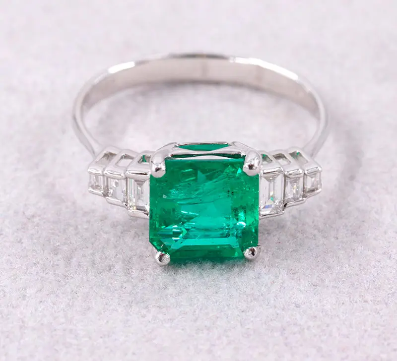 Bague émeraude de Colombie diamants baguette