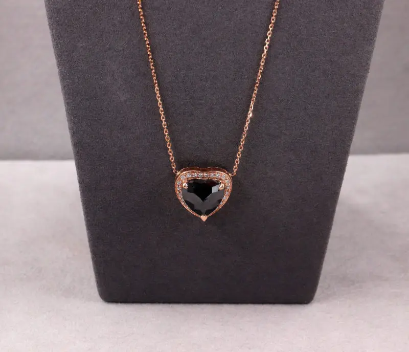Collier coeur diamant noir et diamants blancs