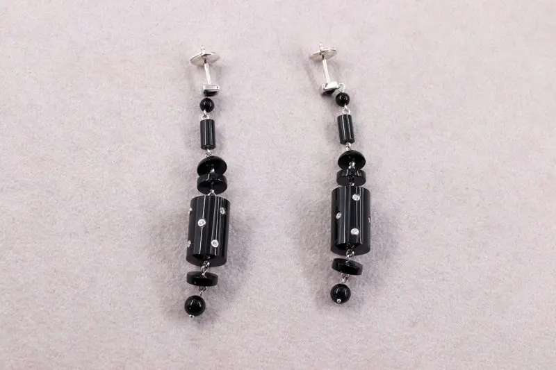 Boucles d'oreilles pendantes onyx et diamants