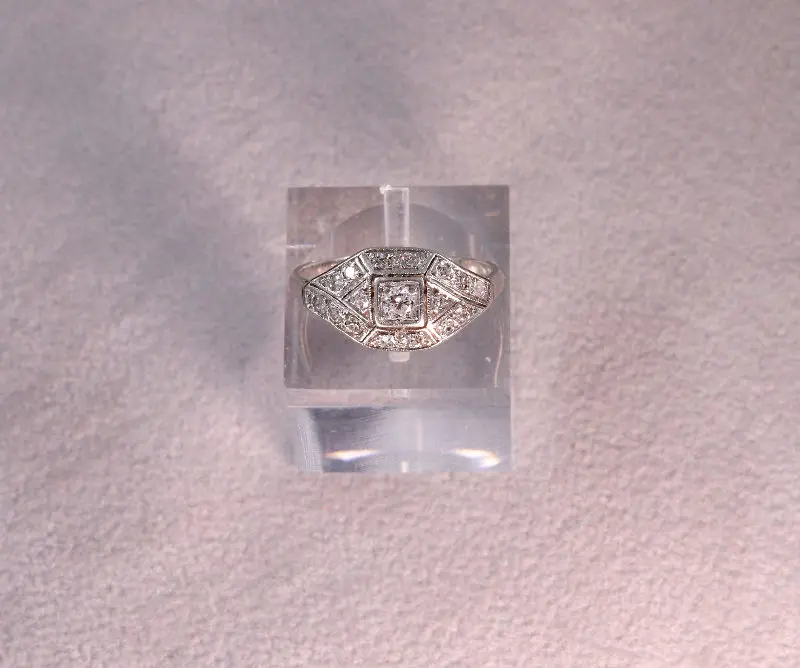 Bague platine et diamants Art Déco