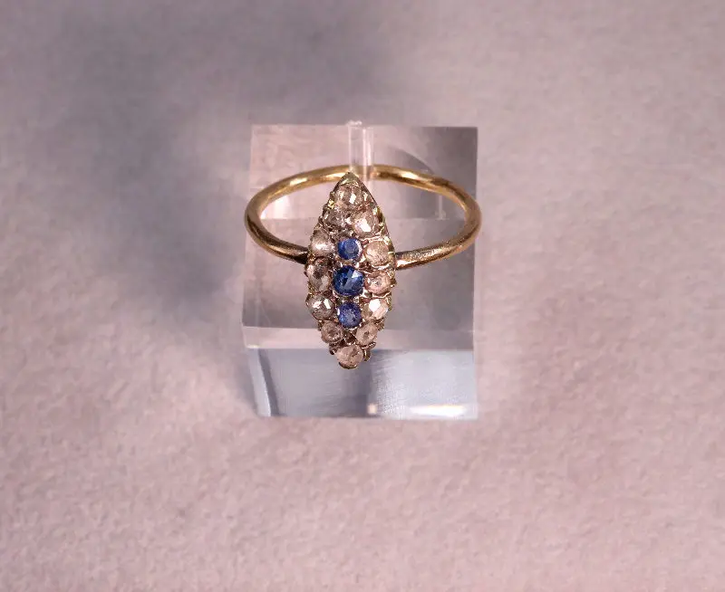 Bague marquise XIXe diamants taille rose et saphirs
