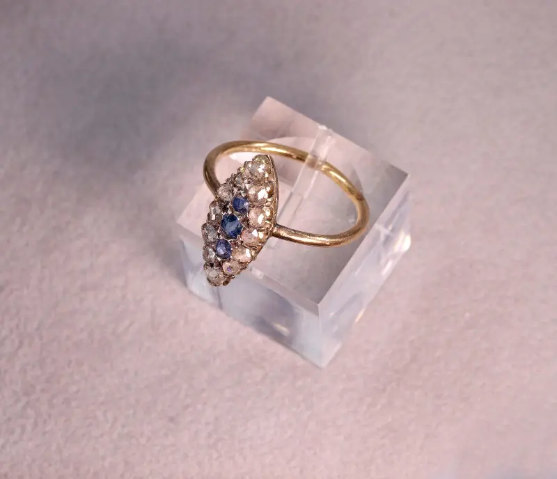 Bague marquise XIXe diamants taille rose et saphirs