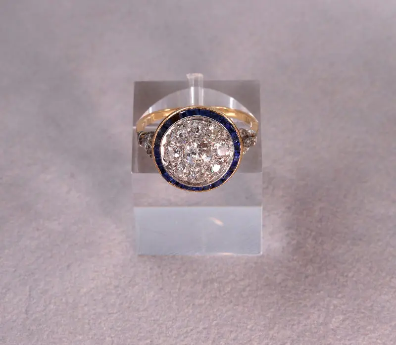 Bague ancienne ronde diamants et saphirs calibrés