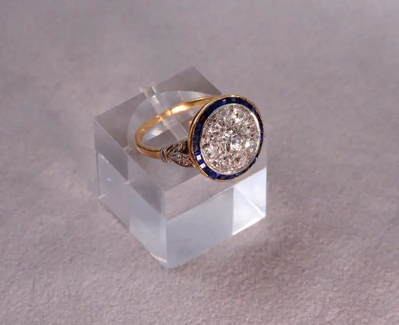 Bague ancienne ronde diamants et saphirs calibrés