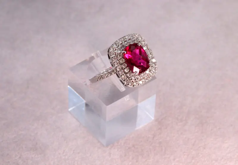 Bague or blanc tourmaline rose et diamants