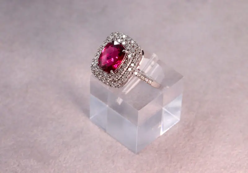 Bague or blanc tourmaline rose et diamants