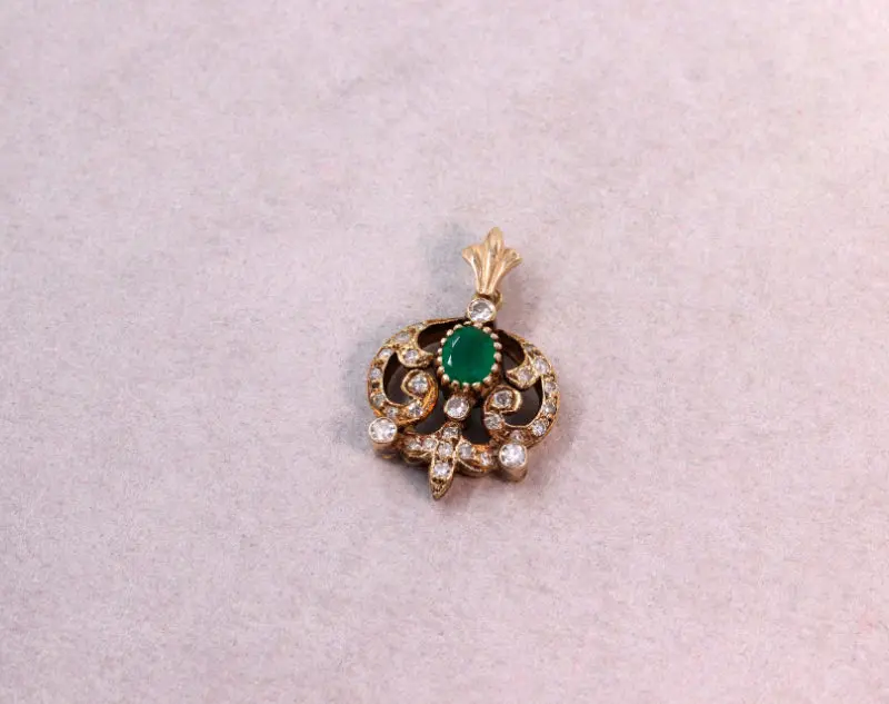 Pendentif ancien émeraudes et diamants