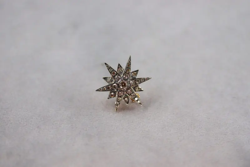 Broche étoiles diamants ambrés