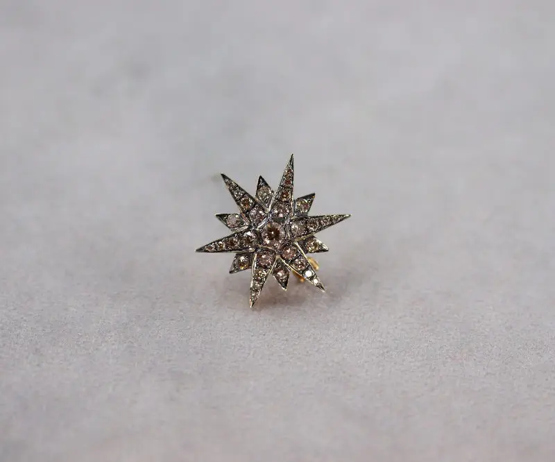 Broche étoiles diamants ambrés