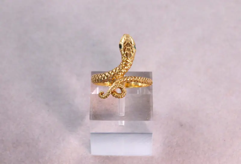 Bague serpent or et émeraudes