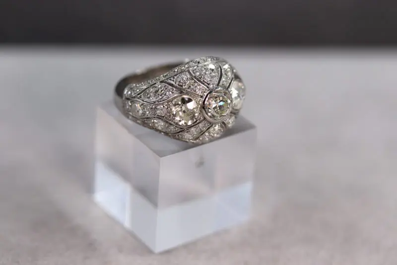 Bague dôme platine diamants "1920"