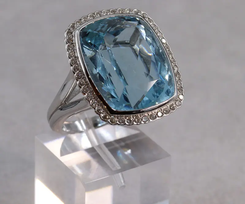 Bague de cocktail aigue-marine