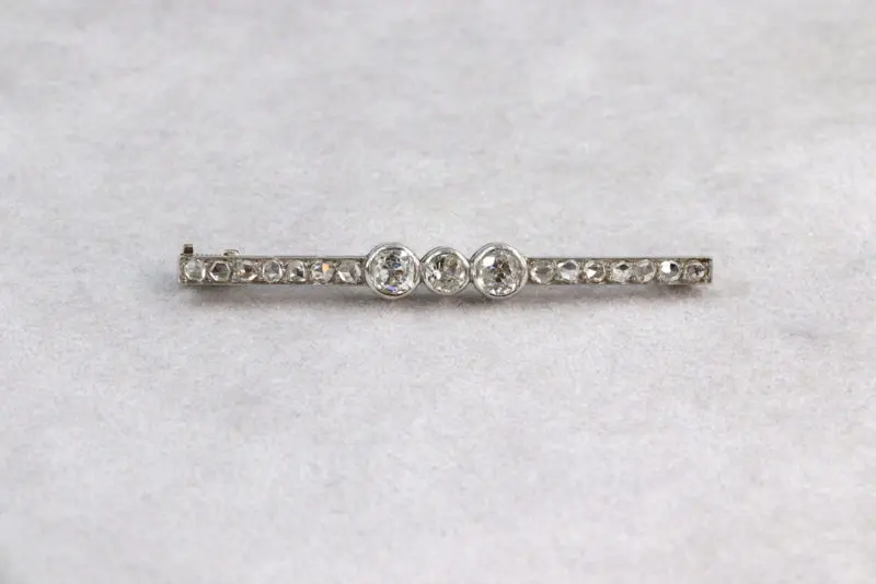 Broche barrette or, platine et diamants