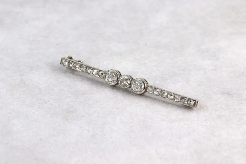 Broche barrette or, platine et diamants