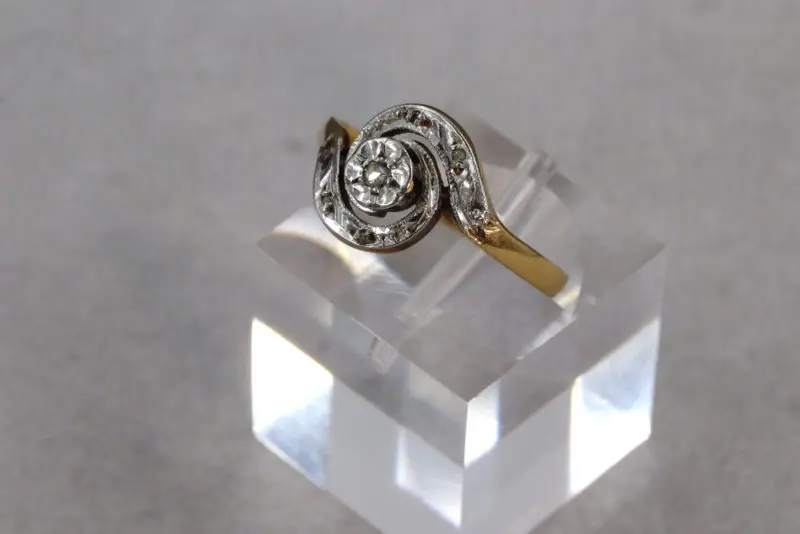 Bague tourbillon Belle-Epoque