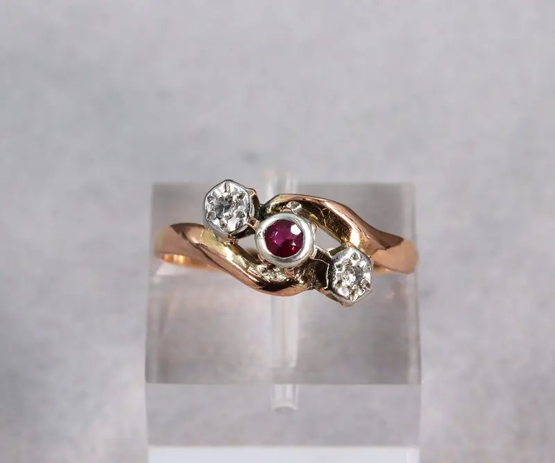 Bague 1900 rubis et diamants
