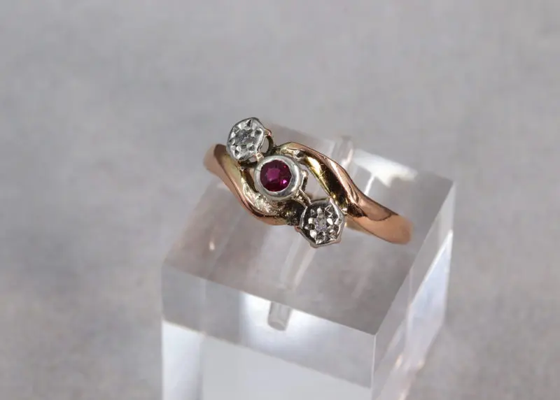 Bague 1900 rubis et diamants